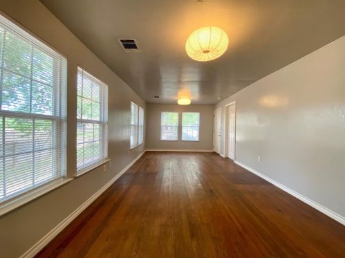 2107 21st St, Austin TX  78722-2415 exterior