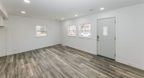 4886 Mohawk Ave, Milwaukee WI  53217-5426 exterior