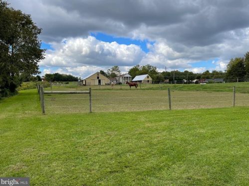 998 Plunkert Rd, Littlestown PA 17340-9643 exterior