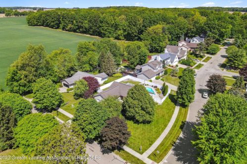 502 Brunswick Dr, Dewitt MI 48820-9189 exterior