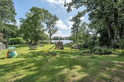 63 Glenmore St, Springfield MA 01129-1064 exterior