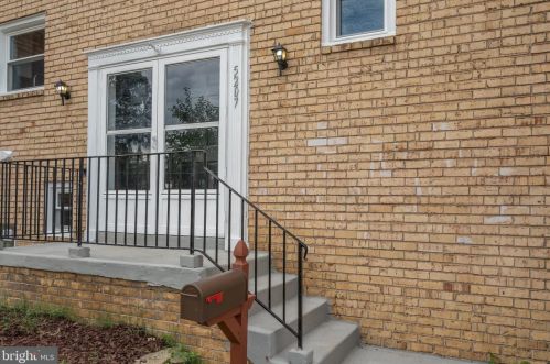 5207 Dover Pl, Alexandria, VA 22311-1203