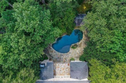 700 Brookwoods Trce, Atlanta GA 30342-2473 exterior