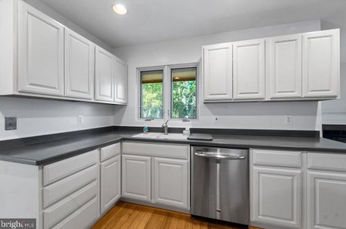 5307 Gln Grn Ct, Alexandria VA 22315-4230 exterior