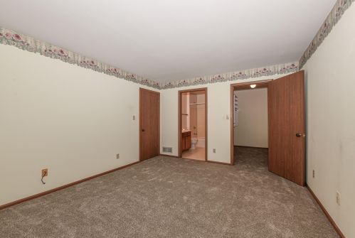 4244 Ridgewood Ln, Milwaukee WI 53221-1094 exterior