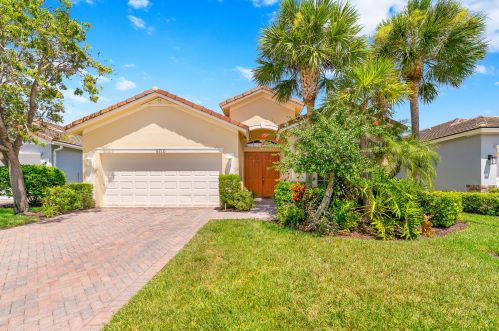 9710 Lindale Trace Blvd, Fort Pierce, FL 34987-2411