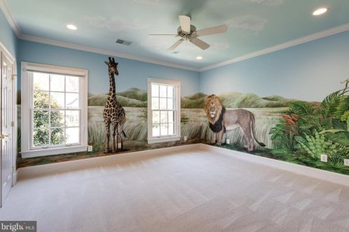 884 Alvermar Rdg Dr, Mc Lean VA 22102-1435 exterior