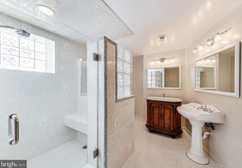 1101 Morningside Ln, Alexandria VA 22308-1042 exterior