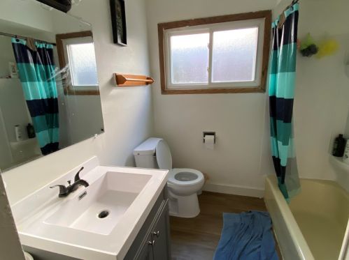 4316 88th St, Milwaukee, WI 53222-1721