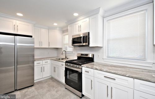 8721 Jackson St, Philadelphia PA 19145-2427 exterior