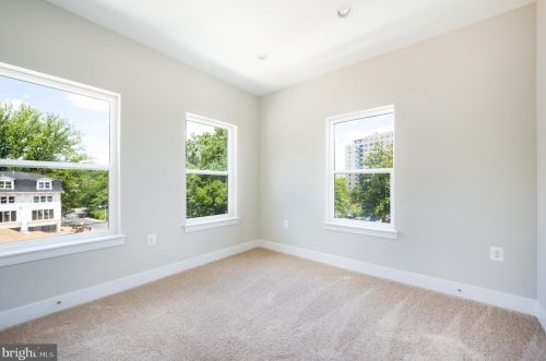 10314 Grosvenor Pl, Rockville MD 20852 exterior