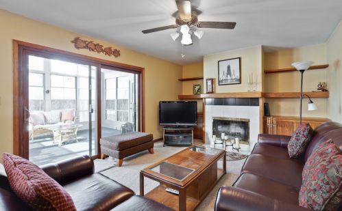 1404 Candlewood Dr, Bull Valley IL 60014-8964 exterior