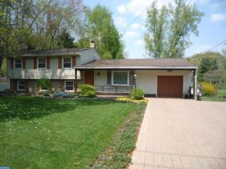 4 Vanderveer Dr, Trenton, NJ 08648-3114