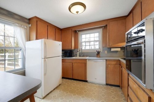 405 Roosevelt Ave, Springfield MA 01118-1160 exterior