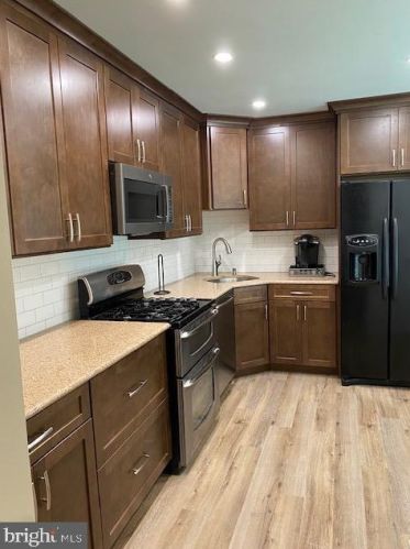 255 Constitution Cir, New Brunswick NJ  08902-3519 exterior