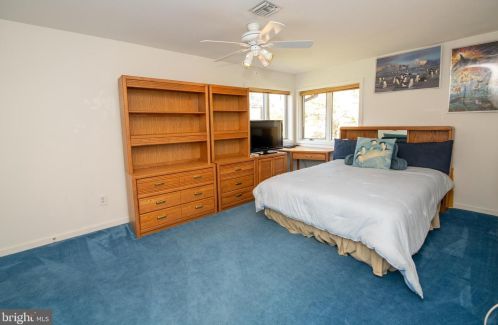 699 Longview Dr, Huntingdon Valley PA 19006-2219 exterior