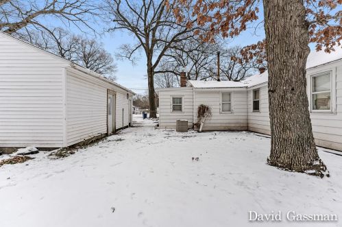 2386 Manahan Ave, Meskegon MI 49444-2666 exterior