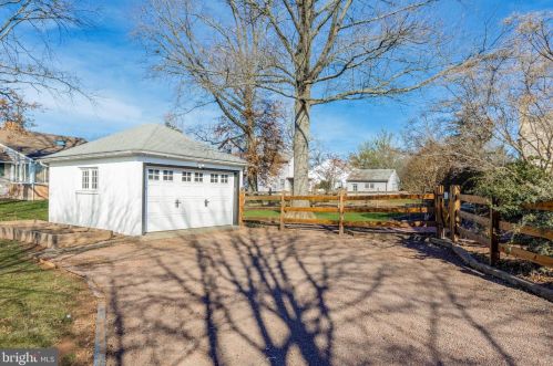 327 Highland Rd, Pottstown PA  19464-4407 exterior