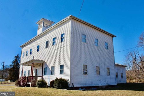 7376 Community Center Rd, Montezuma, VA 22821-3261