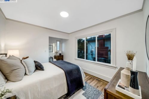 1112 Kains, Berkeley CA 94706-1218 exterior