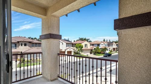 2940 Nau Ave, Tustin CA 92782-3377 exterior