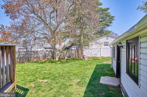 1000 Crawford Dr, Rockville MD  20851-1605 exterior