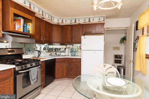 1110 Gregg St, Philadelphia PA 19115-4283 exterior