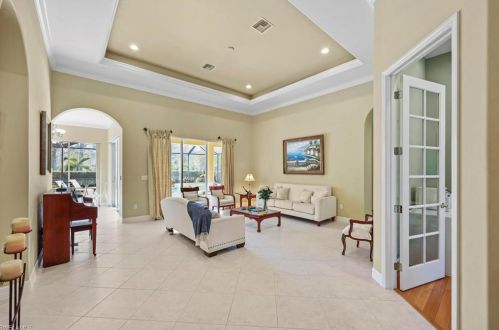 7476 Treeline Dr, Naples FL 34119-9727 exterior