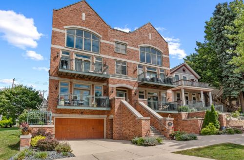 1658 Jackson St, Milwaukee, WI 53202-2157