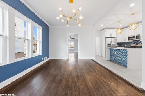 8450 Euclid Ave, Chicago IL 60617-2260 exterior