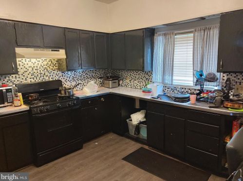 1319 Rose St, Camden, NJ 08104-1229