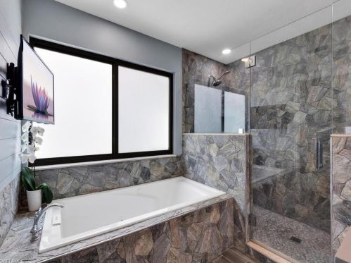 762 Reef Pt Cir, Naples FL 34108-8776 exterior