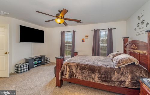 37 Louvain Dr, Hanover PA 17331-8696 exterior