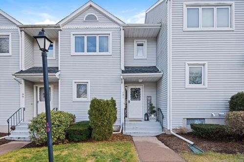 101 Oak Ridge Dr, Windsor Locks CT  06096-2668 exterior