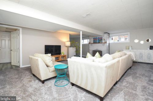 3010 Marl Pat Dr, Alexandria VA 22310-2219 exterior