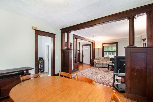 1318 Wealthy St, Grand Rapids MI 49506-2561 exterior