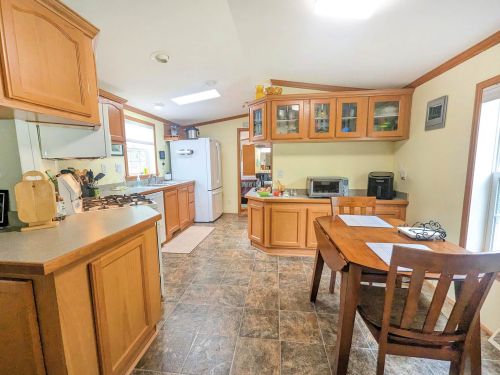 5 Dawn Dr, Concord NH 03303-2050 exterior