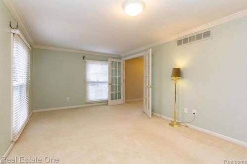 1439 Lantern Ln, Rochester MI 48306-4240 exterior