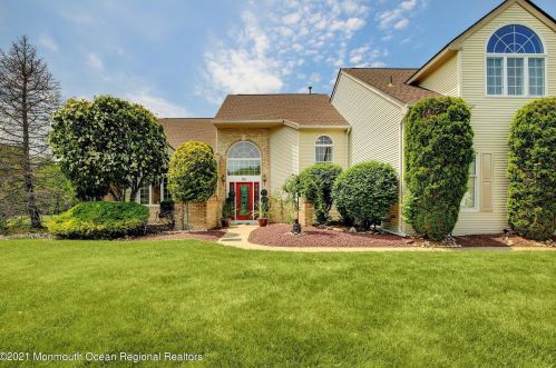 30 Polo Club Dr, East Freehold, NJ 07728-8069