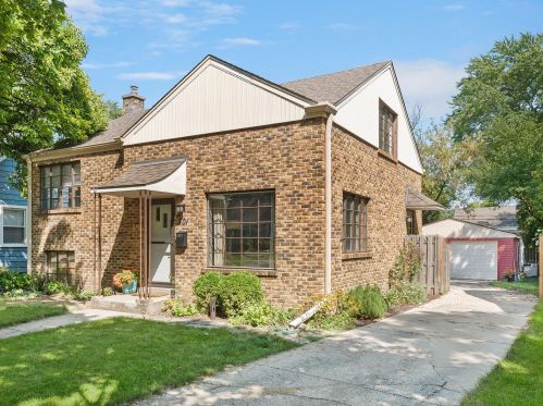 401 Berkley Ave, Elmhurst, IL 60126-3706