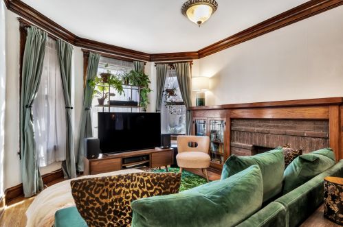 4710 Artesian Ave, Chicago IL 60659-5035 exterior