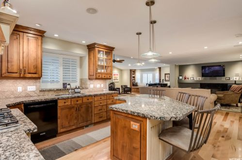 8616 Cima Dr, Sandy UT 84093-7060 exterior