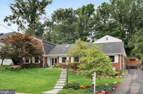 1440 Highwood Dr, Mc Lean VA  22101-2520 exterior