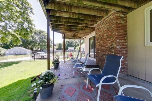 1 Indian Ter, Middletown RI 02842-5721 exterior