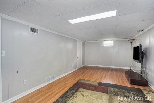 1359 Valley Ave, Grand Rapids MI 49504-2949 exterior