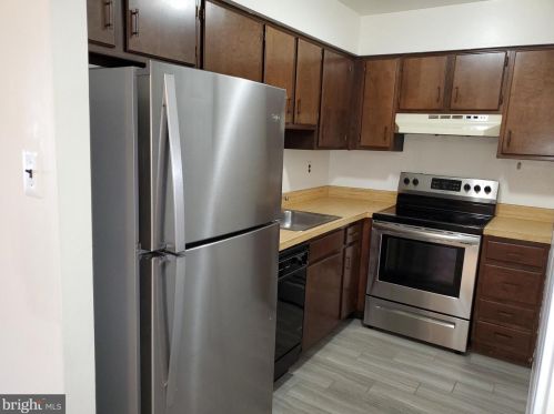 1006 Gum Pl, Huntingdon Valley PA 19006-1716 exterior