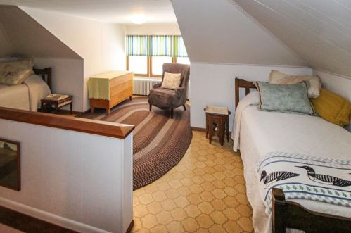 135 Gibbs Ave, Middletown RI 02840-2258 exterior