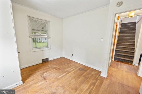 5 Fogarty Dr, Trenton NJ 08619-4320 exterior