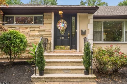 241 Pembrook Rd, Mountainside, NJ 07092-1720