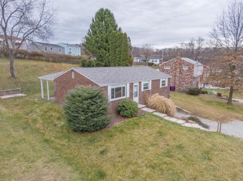 820 Mount Hood Dr, Pittsburgh, PA 15239-2516